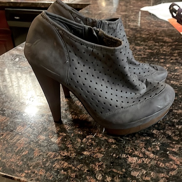 ANKLE BOOTS - Picture 4 of 7